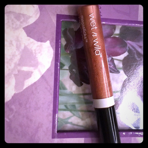 Wet n wild lip gloss - Picture 1 of 1